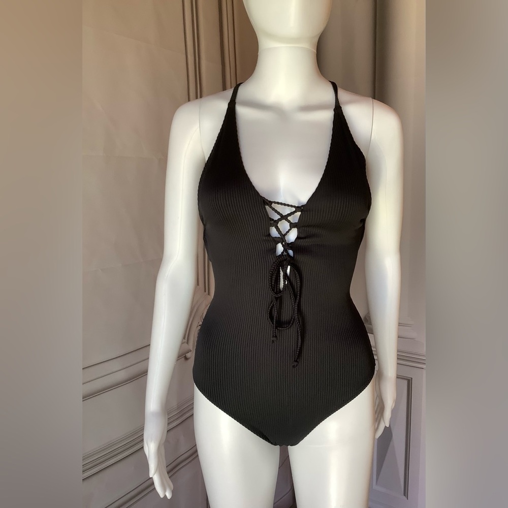 **Cupshe** Women's V Neck One Piece Swimsuit Lace Up Bathing S Black